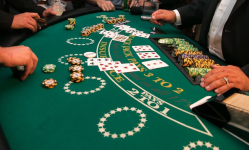 Блэкджек в онлайн-казино на реальные деньги в 2026 году: правила, стратегии и где играть